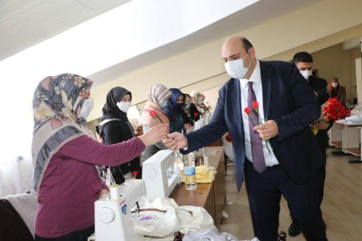 Aziziye’de karanfilli 8 Mart sürprizi G1