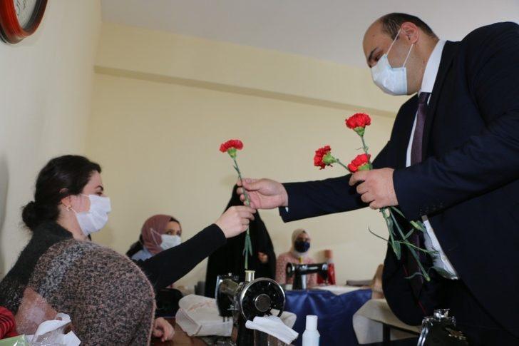 Aziziye’de karanfilli 8 Mart sürprizi G3