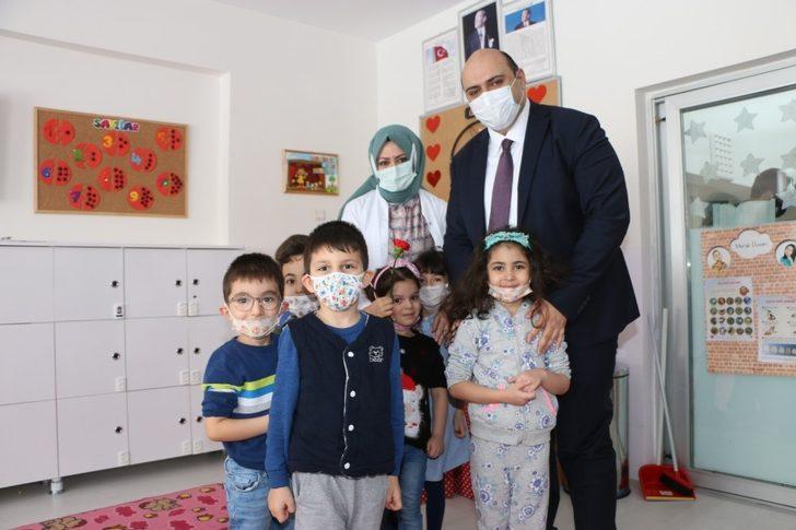 Aziziye’de karanfilli 8 Mart sürprizi G4