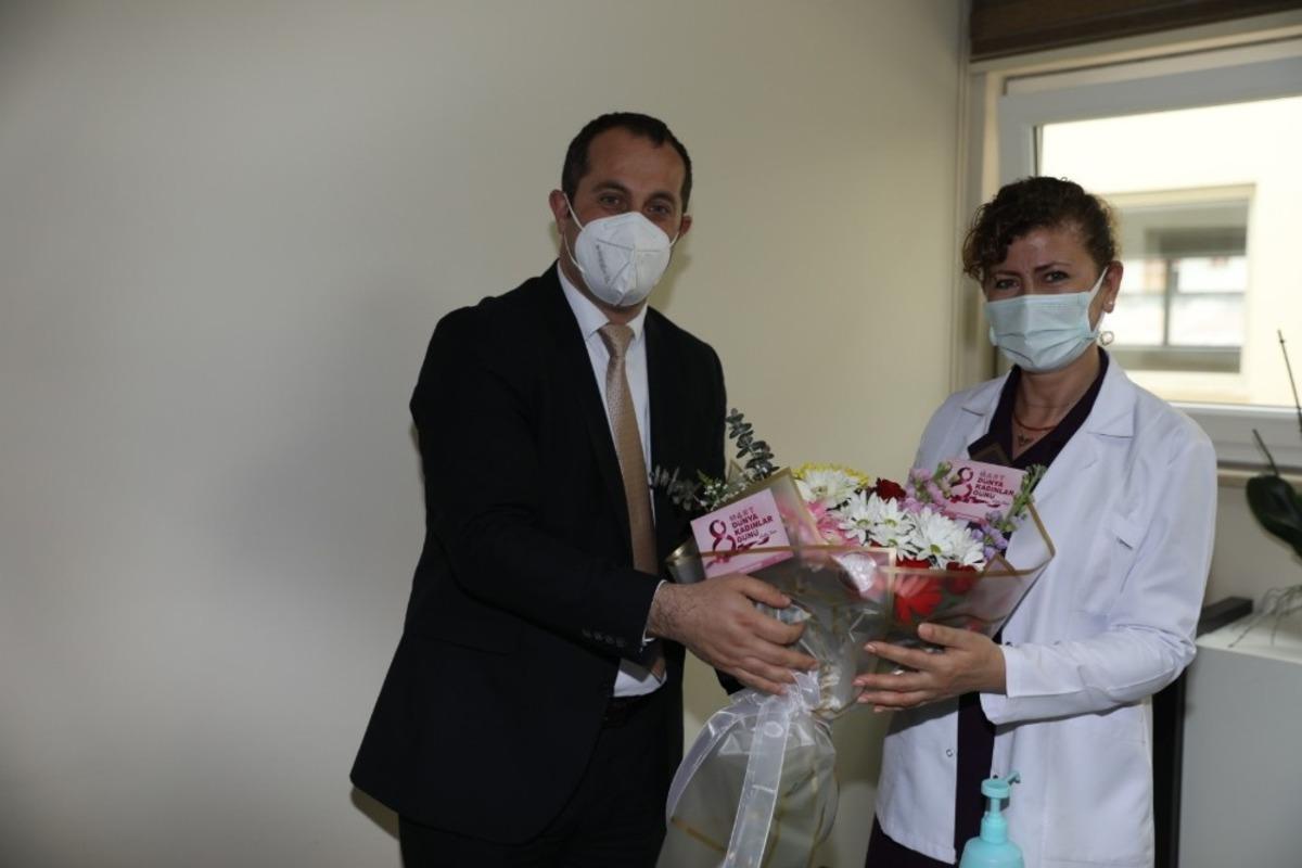 Başkan Ekim Kadınlar G&uuml;n&uuml;&rsquo;nde bayan sağlık &ccedil;alışanlarını unutmadı