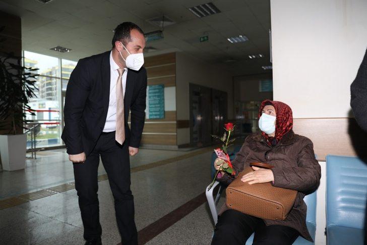 Başkan Ekim Kadınlar Günü’nde bayan sağlık çalışanlarını unutmadı G3