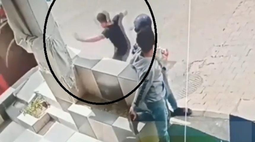 Ayağının &uuml;zerinden otob&uuml;s ge&ccedil;en &ccedil;ocuk &ouml;l&uuml;mden kıl payı kurtuldu