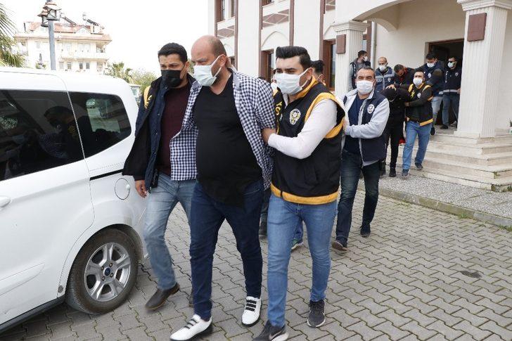 Dövüldükten sonra hastane önüne bırakılan kişinin ölümüyle ilgili 5 kişi adliyeye sevk edildi G1