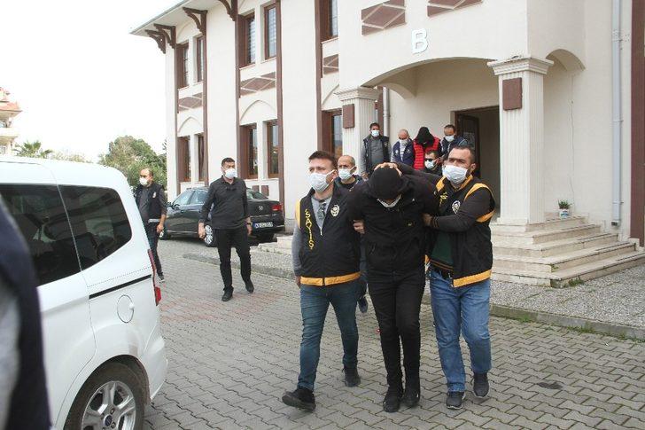 Dövüldükten sonra hastane önüne bırakılan kişinin ölümüyle ilgili 5 kişi adliyeye sevk edildi G2