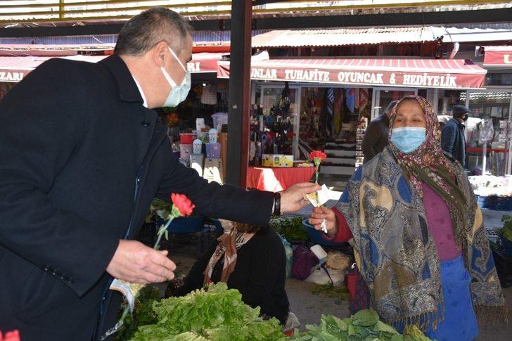 AK Parti, 8 Mart’ı karanfil ve maskeyle kutladı G4