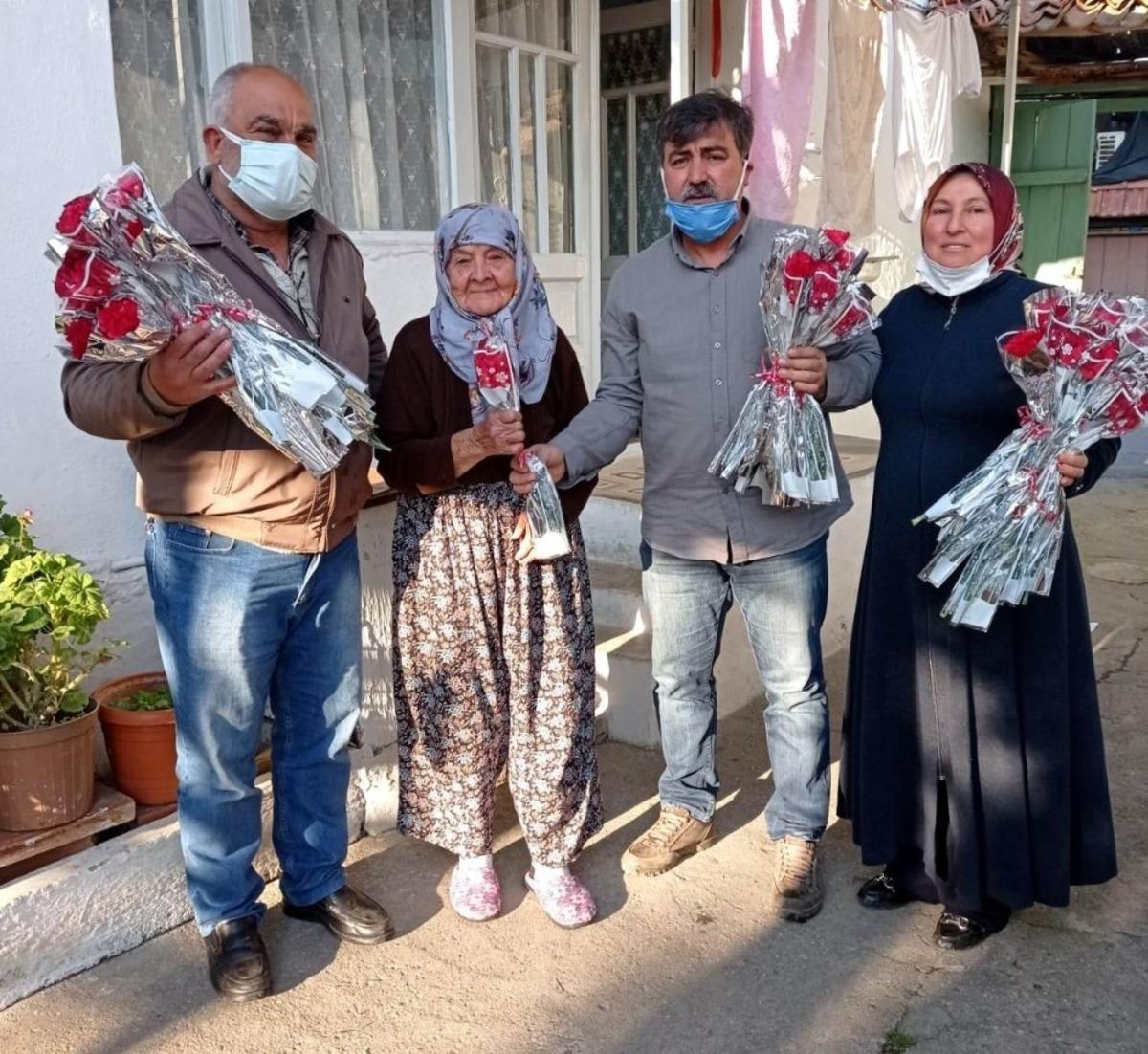 Muhtar mahallenin kadınlarını unutmadı