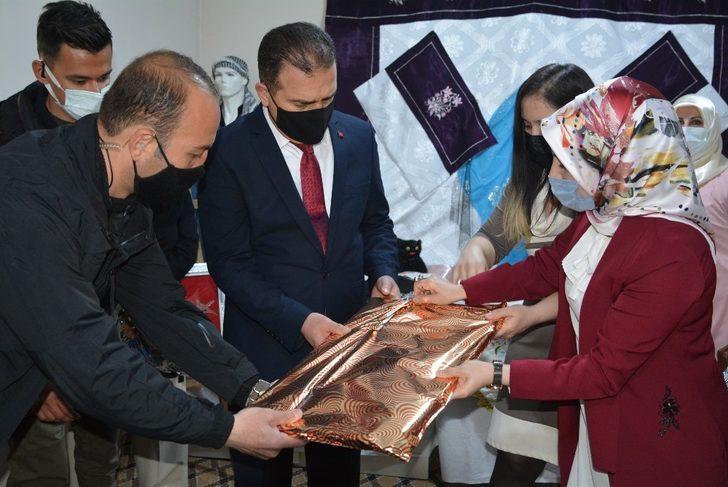 Vali Akbıyık kursiyer kadınlarla bir araya geldi G2