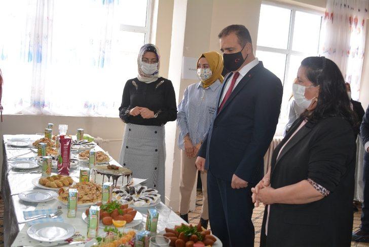 Vali Akbıyık kursiyer kadınlarla bir araya geldi G3