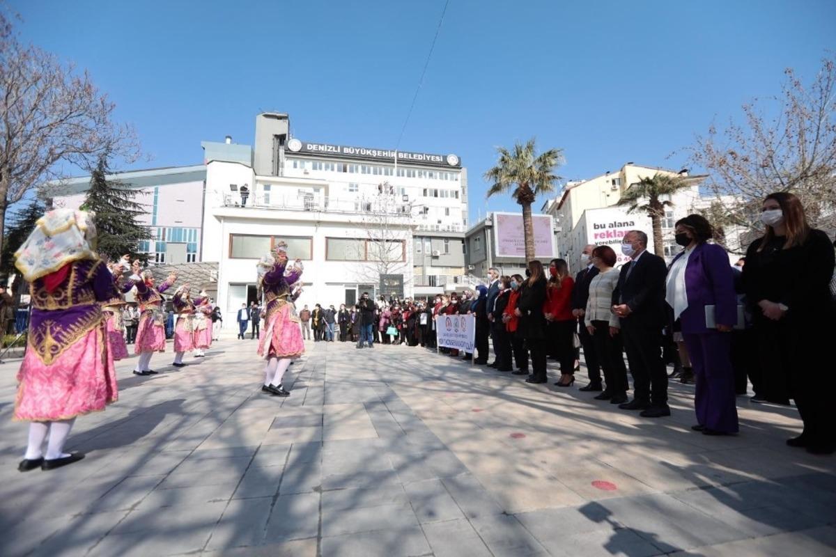 Vali Ali Fuat Atik, kadın personellerin D&uuml;nya Kadınlar G&uuml;n&uuml;&rsquo;n&uuml; kutladı