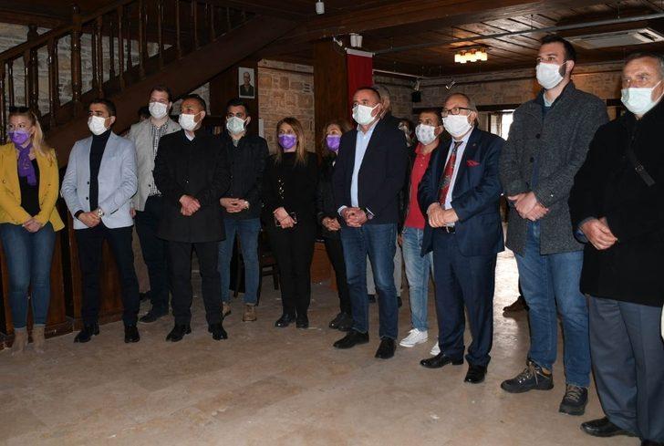 Kuşadası’nda “Işığın izindeki kadınlara” isimli sergi açıldı G2