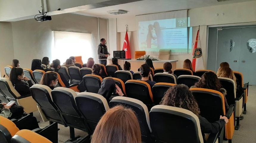“En İyi Narkotik Polisi:Anne” semineri verildi
