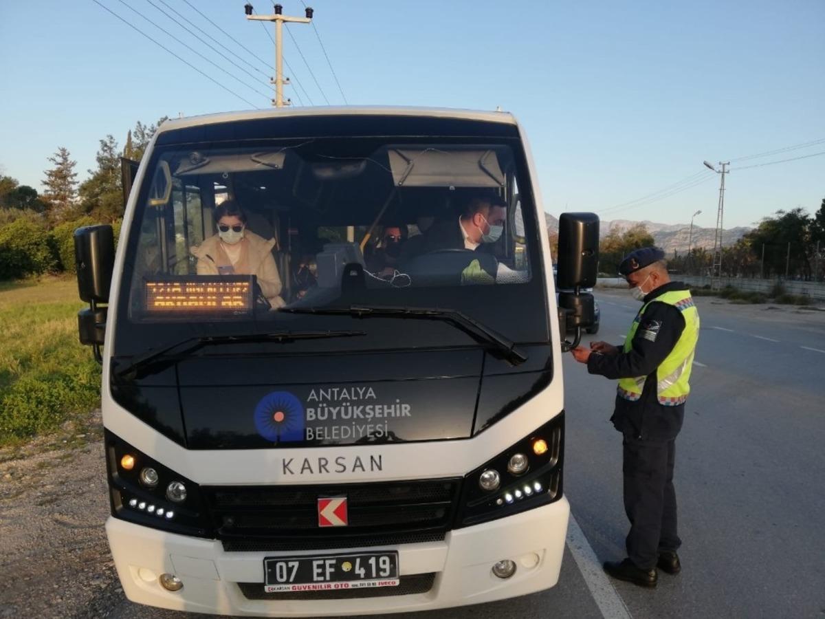 Jandarma, 8 Mart D&uuml;nya Kadınlar G&uuml;n&uuml;&rsquo;nde Şehit ve Gazi annelerini unutmadı