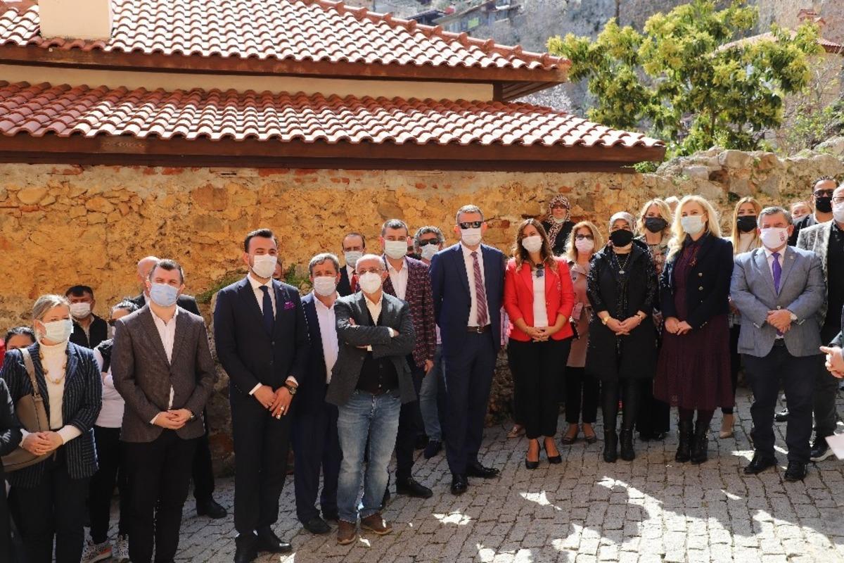 Alanya Belediyesi&rsquo;nden kadınlar g&uuml;n&uuml;ne &ouml;zel sergi