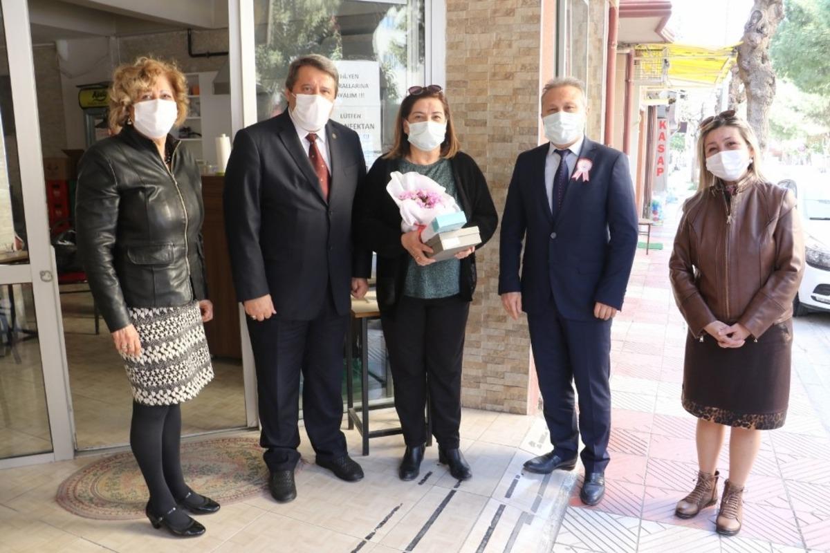 Manisa&rsquo;da kadın muhtarların Kadınlar G&uuml;n&uuml; kutlandı