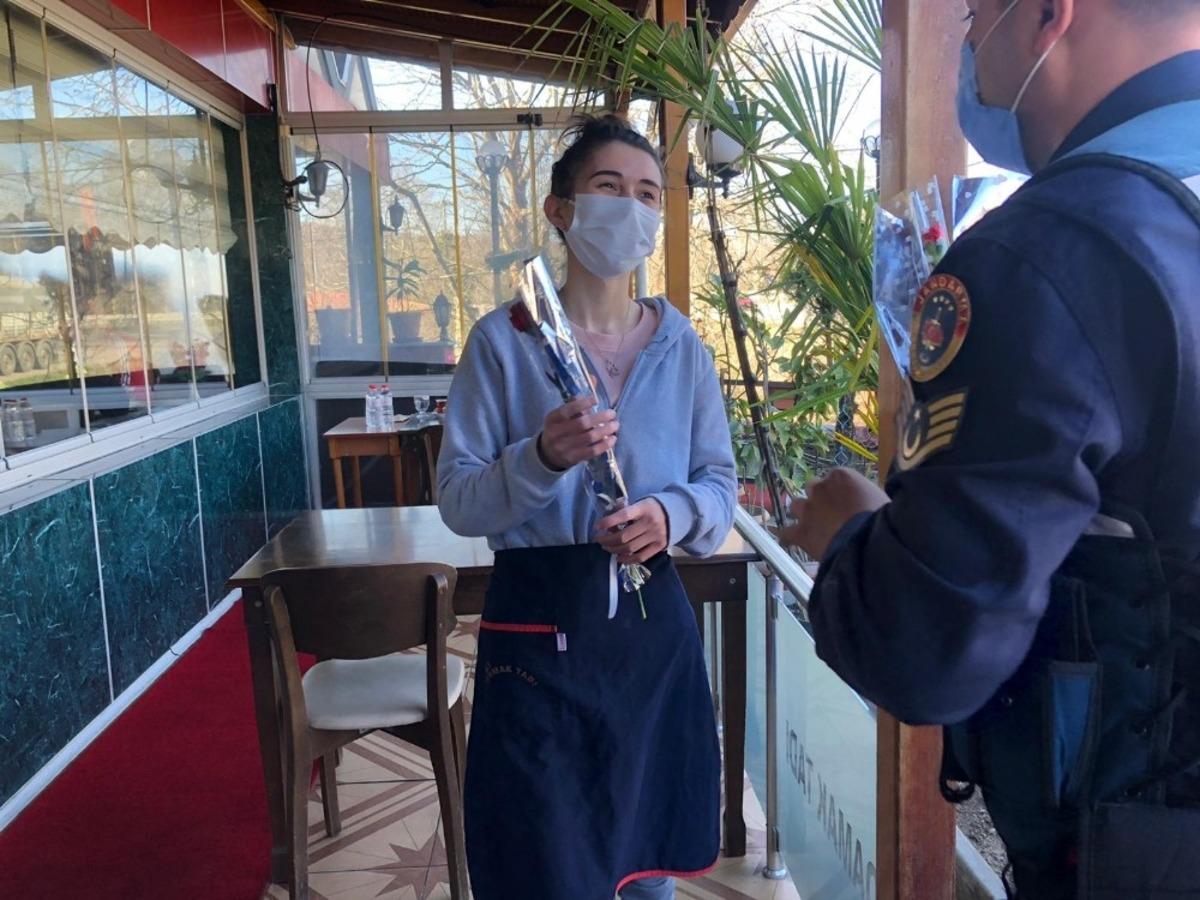 Jandarma ekipleri 8 Mart Kadınlar G&uuml;n&uuml;n kutladı