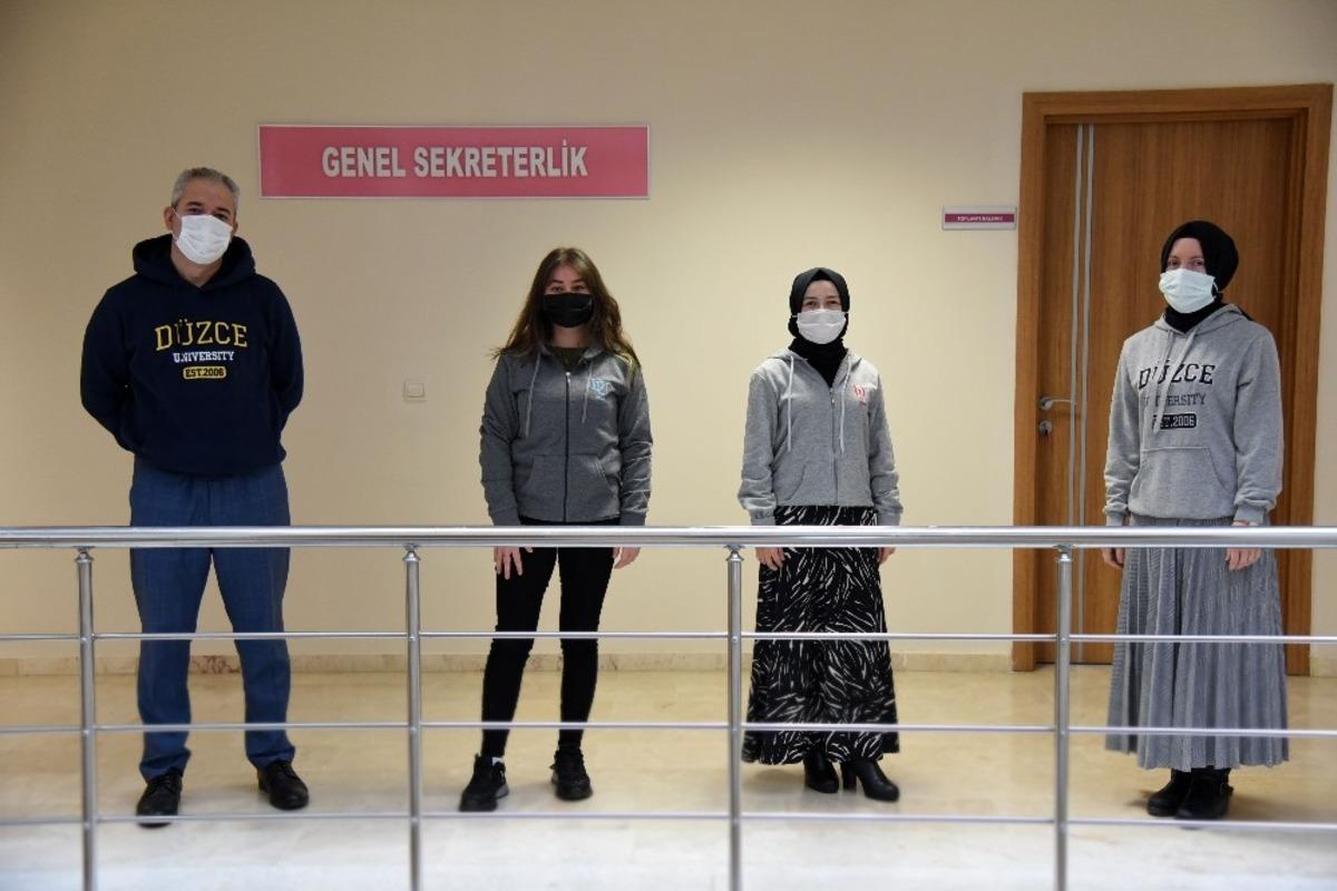 &Uuml;niversitesi mensupları bu g&uuml;n&uuml; &ccedil;ok seviyor