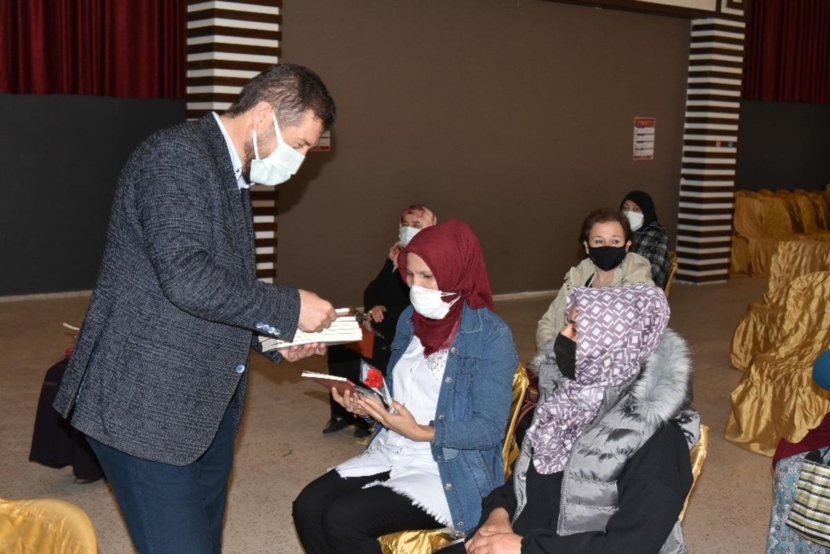 Sındırgı&rsquo;da edebiyatın avlusunda kadın konferansı