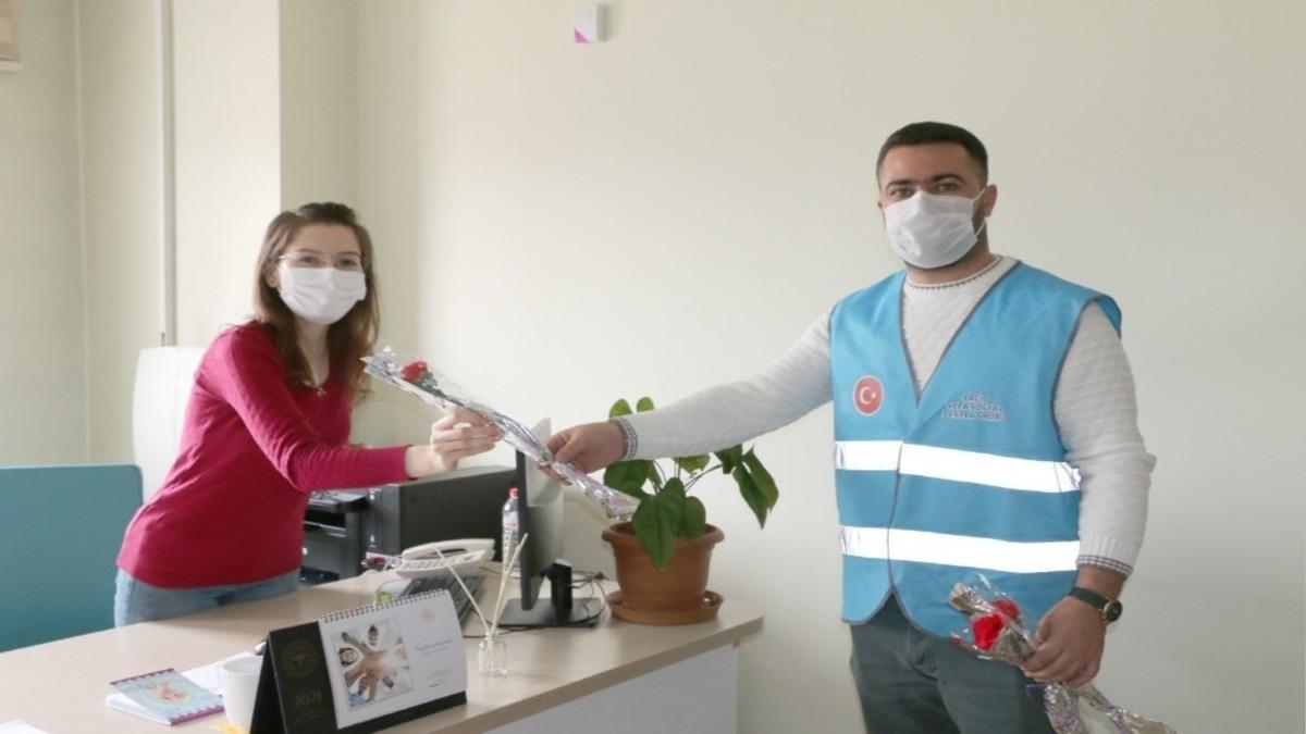 Vefa Destek ekipleri Kadınlar G&uuml;n&uuml;&rsquo;nde şehit annelerini ve &ouml;ğretmenleri unutmadı