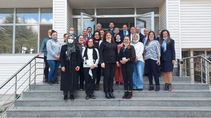 Havaalanının kadın &ccedil;alışanlarına 8 Mart kutlaması