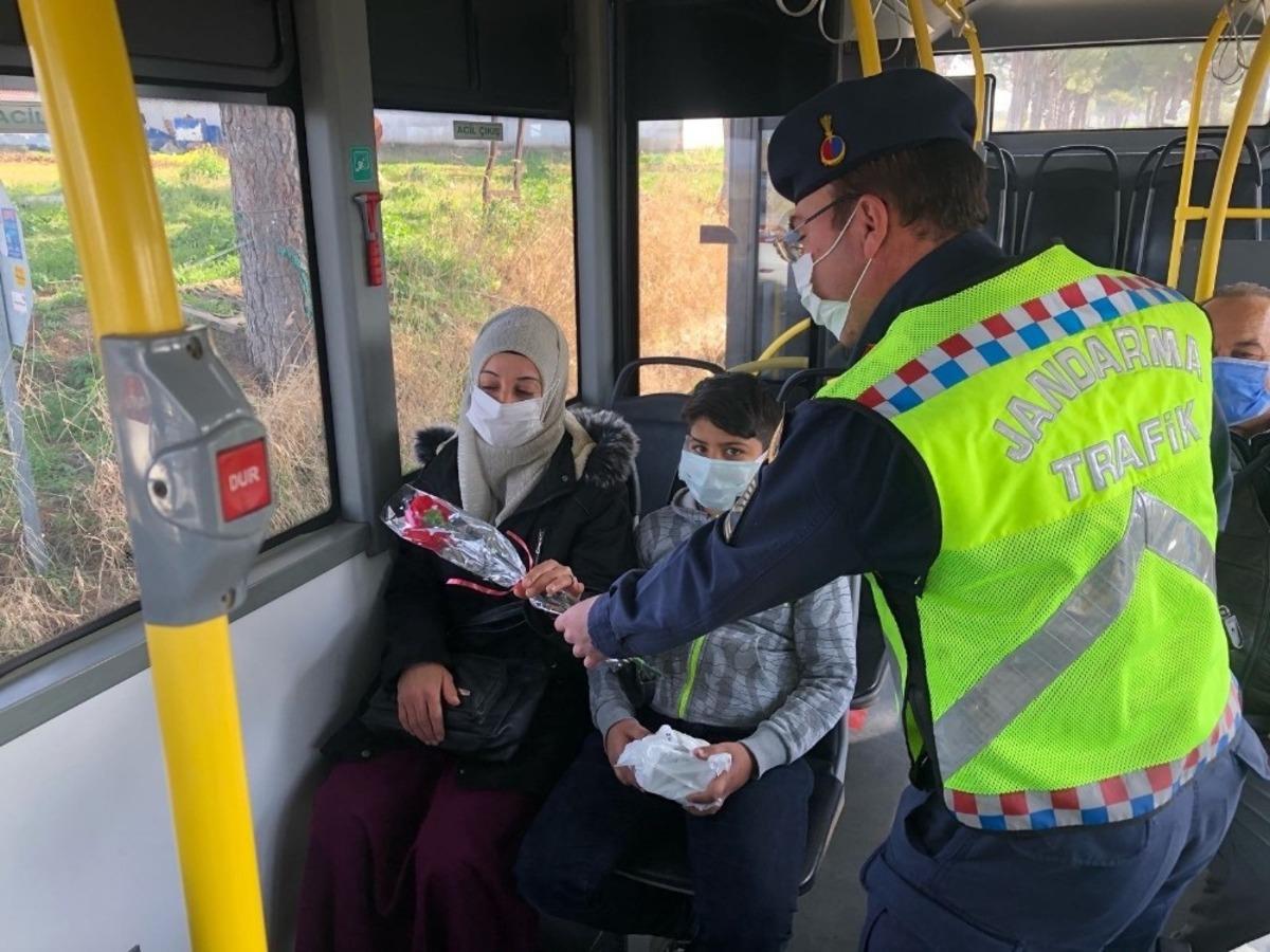 Manisa Jandarması Kadınlar G&uuml;n&uuml;&rsquo;n&uuml; kutladı