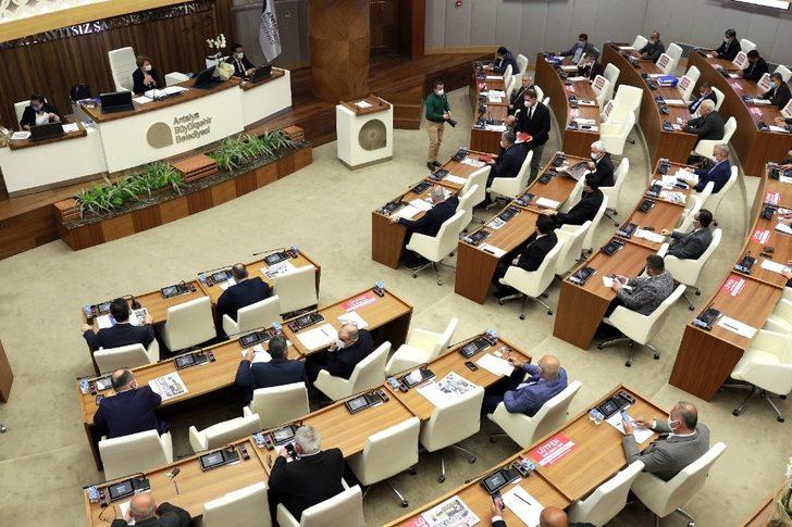 Başkan Böcek’ten, kadın meclis üyelerine orkide G5