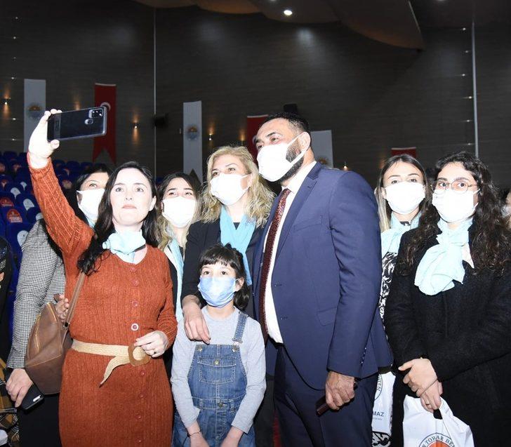 Başkan Yılmaz’dan ’Dünya Kadınlar Günü’de kadınlara mektup ve hediye G1