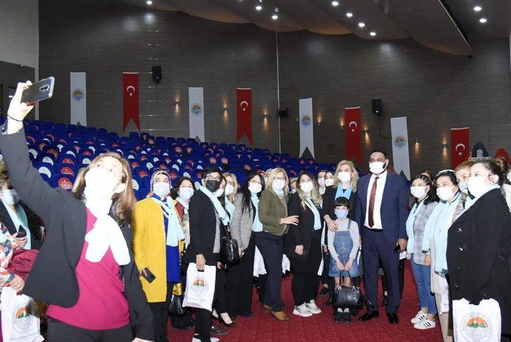 Başkan Yılmaz’dan ’Dünya Kadınlar Günü’de kadınlara mektup ve hediye G2