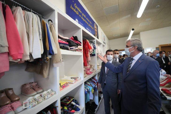 İhtiyaç sahiplerinin hizmetine sunulan giyim mağazası törenle açıldı G4