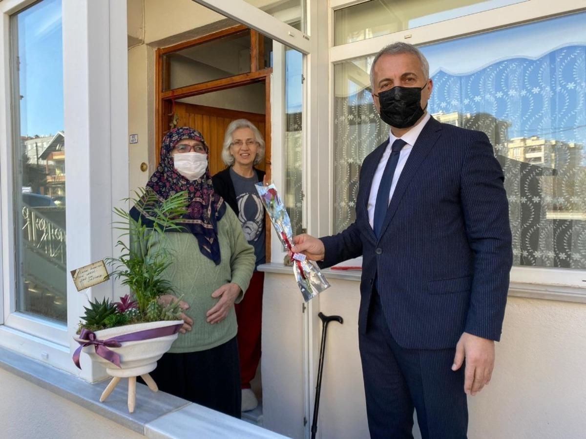 Başkan Babaoğlun&rsquo;dan kadınlar g&uuml;n&uuml; jesti