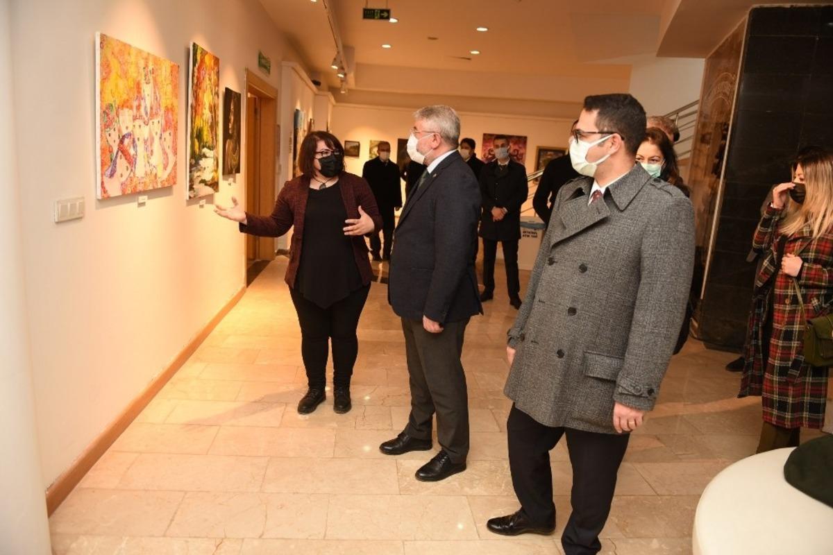 &Ccedil;orum&rsquo;da 48 kadın ressam 48 eserle sergi a&ccedil;tı