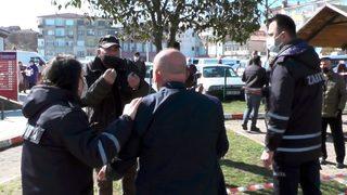 Pazar girişinde HES kodu isteyen zabıta ile vatandaş arasında tartışma