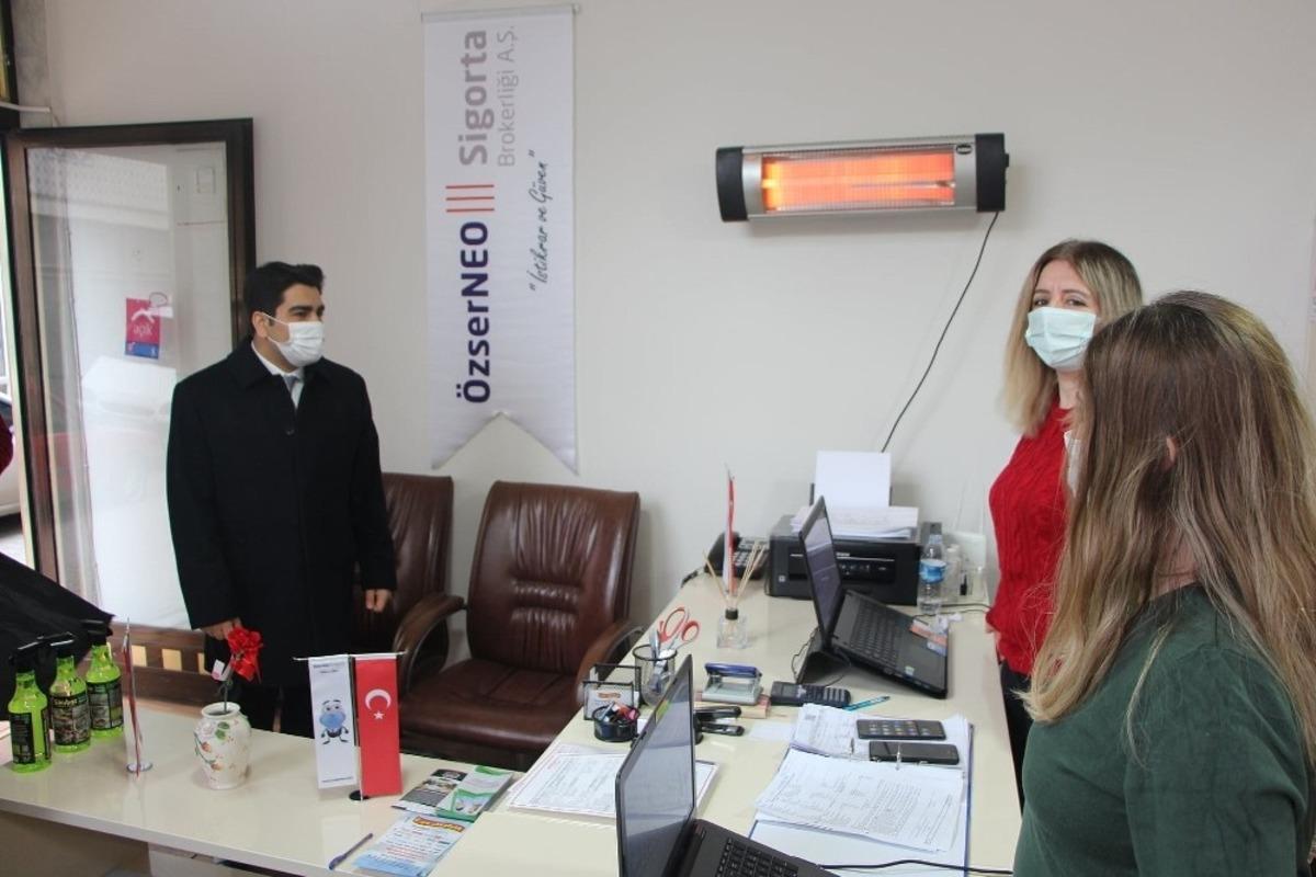 Kaymakam Kini&rsquo;den bayanlara &ccedil;i&ccedil;ek