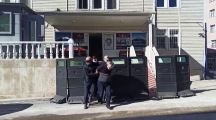 FET&Ouml; firarisi evdeki gizli b&ouml;lmede yakalandı