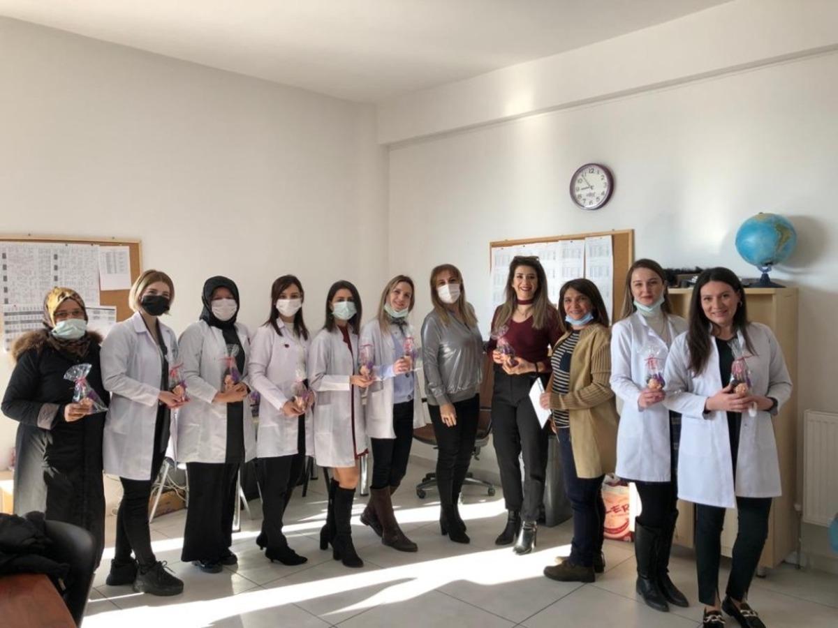 D&uuml;zce &Ouml;zel Uğur Okullarından &ouml;rnek 8 Mart kutlaması