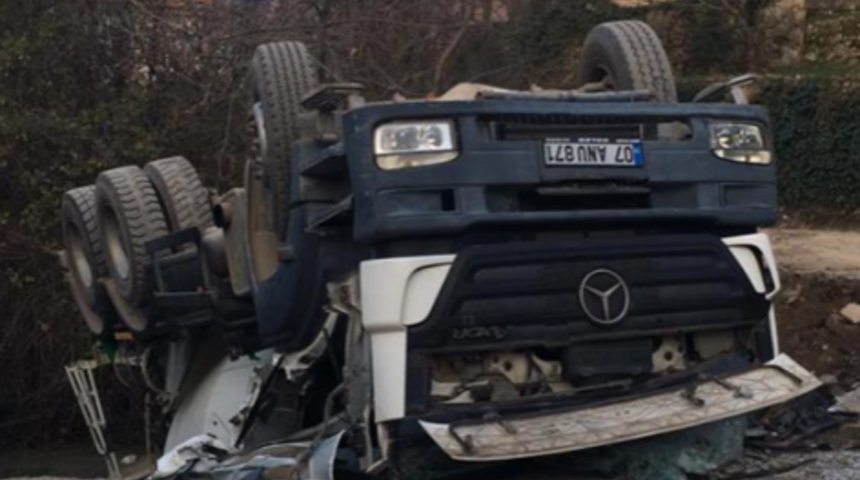 Beton mikseri 20 metreden uçtu, sürücü öldü
