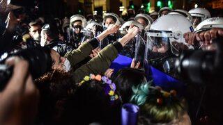 İstiklal Caddesi’nde izinsiz yürüyüş yapmak isteyen kadınlara polis engeli