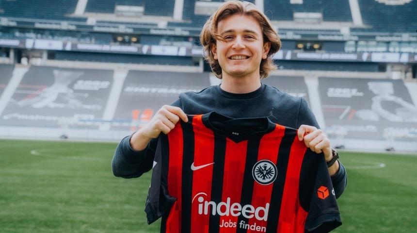 Ali Akman, Eintracht Frankfurt’la sözleşme imzaladı