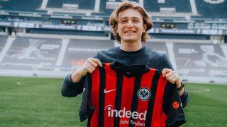 Ali Akman, Eintracht Frankfurt’la sözleşme imzaladı