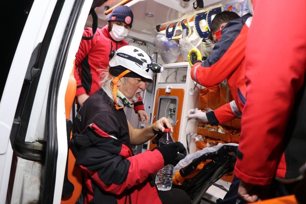 Hasandağı&rsquo;nda mahsur kalan 2 dağcı askeri helikopterle hastaneye kaldırıldı