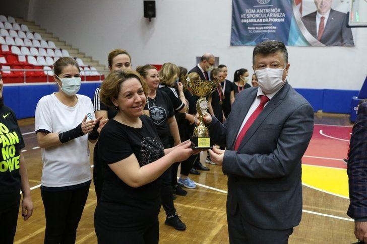 Kadına şiddete voleybol müsabakası ile dikkat çektiler G4