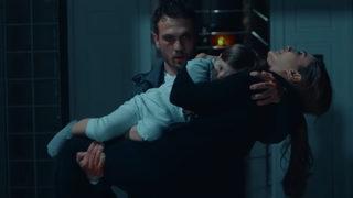 Çukur 119. son bölüm final sahnesi! Çukur'da Yamaç kızı Masal ve Efsun'u kurtardı