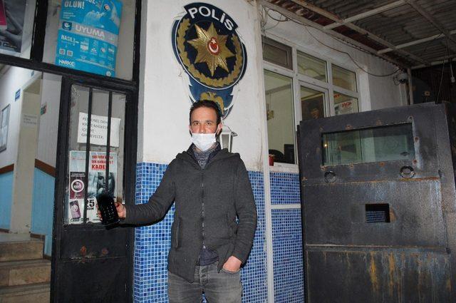 3 bin liralık telefonu 20 g&uuml;nd&uuml;r kayıptı, bulununca &ldquo;insanlık &ouml;lmemiş&rdquo; dedi 1