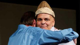 Rasim Öztekin tiyatroyu bırakmasını böyle anlatmıştı: Kalbim, Kavuklu olarak tiyatro yapmama izin vermedi