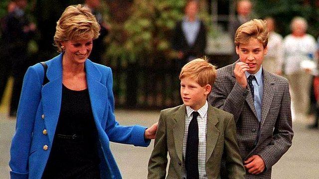 Prenses Diana, Harry ve William'ı okula götürüyor (1995)