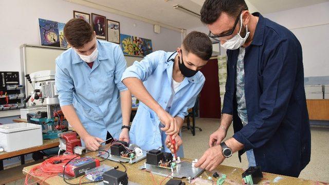 Denizli’de öğretmenler ve öğrencilerin ’Sarozon’ adlı ozon cihazı tescillendi