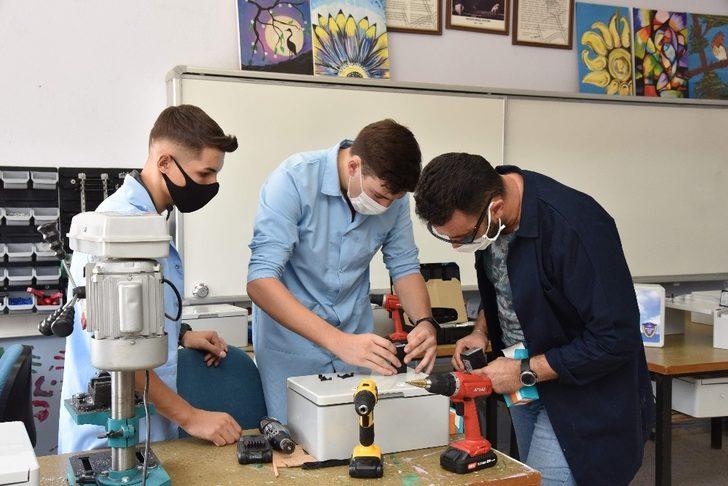 Denizli’de öğretmenler ve öğrencilerin ’Sarozon’ adlı ozon cihazı tescillendi G2