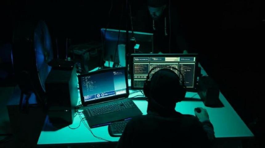 Çin destekli internet korsanları Microsoft’u hedef aldılar 