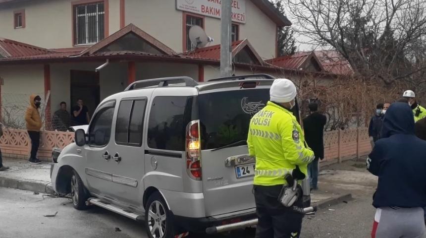 &Ouml;l&uuml;mden kıl payı kurtuluş g&uuml;venlik kamerasına yansıdı