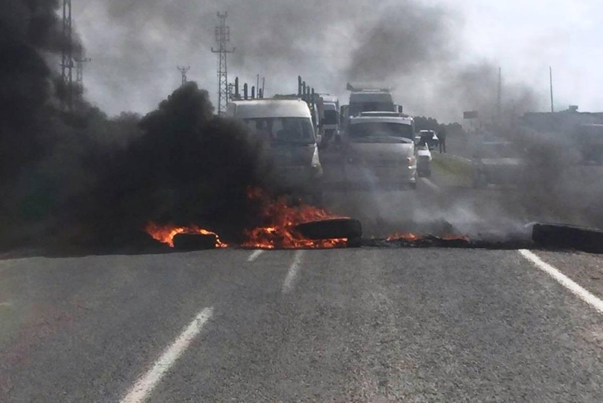 Şanlıurfa&rsquo;da &ccedil;ift&ccedil;iler DEDAŞ&rsquo;ı protesto etti