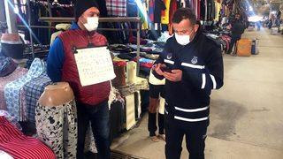 Pazarcılık yapan esnaftan ilginç çözüm! HES kodunu kartona yazıp boynuna astı